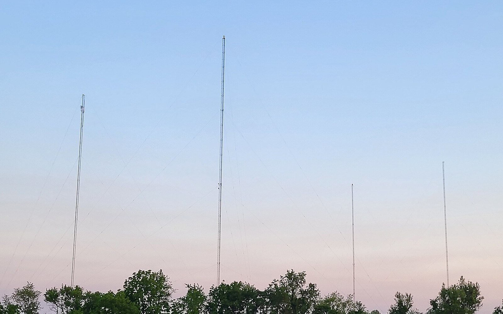 From Microphone to Mast: The Broadcast Chain in Its Current Form